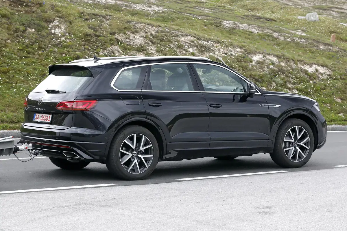 Volkswagen Touareg restyling, le foto spia  (14)