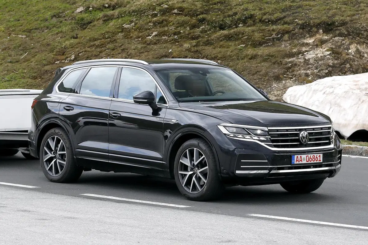 Volkswagen Touareg restyling, le foto spia  (15)