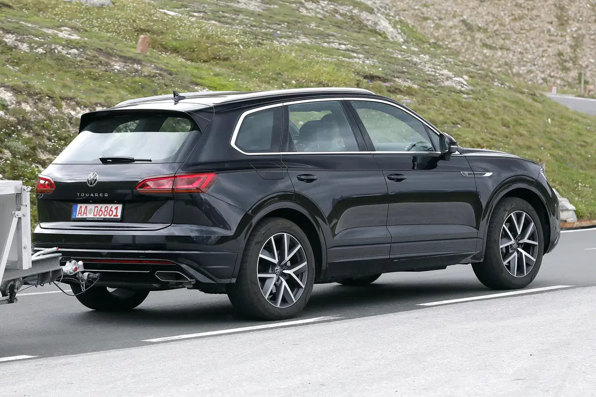 Volkswagen Touareg restyling, le foto spia  (16)