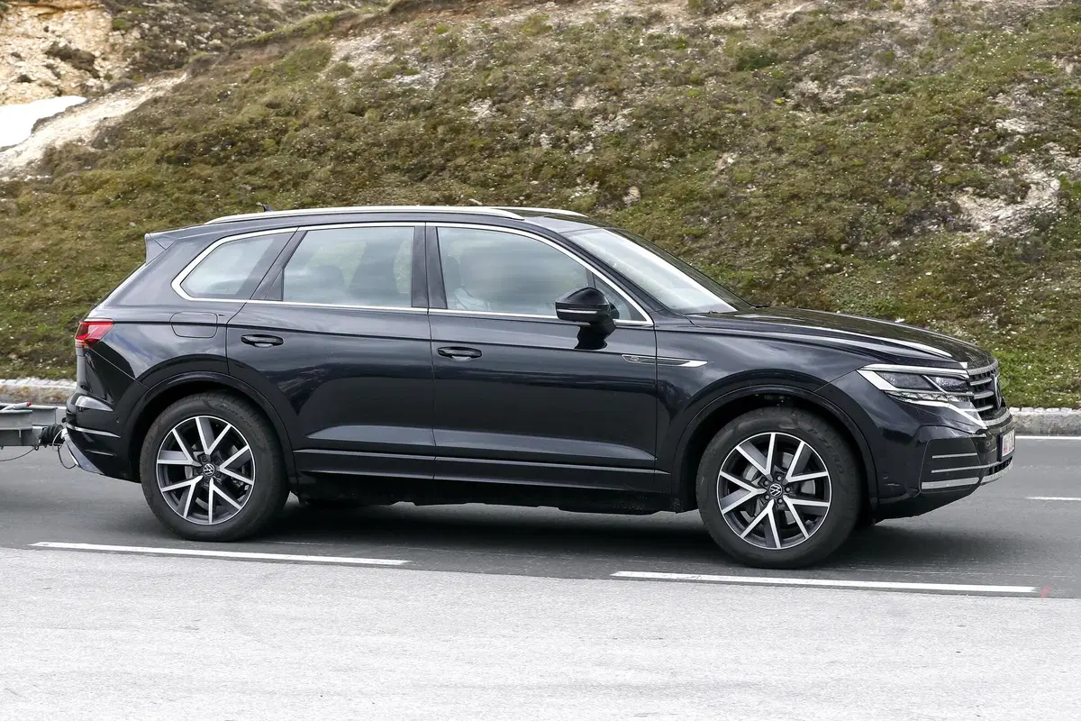 Volkswagen Touareg restyling, le foto spia  (18)