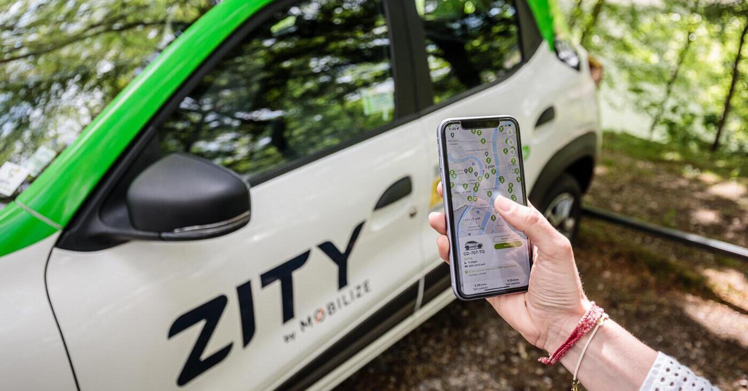 Il nuovo car-sharing di Milano con le Dacia Spring punta sul prezzo: ecco Zity [guida e tariffe]