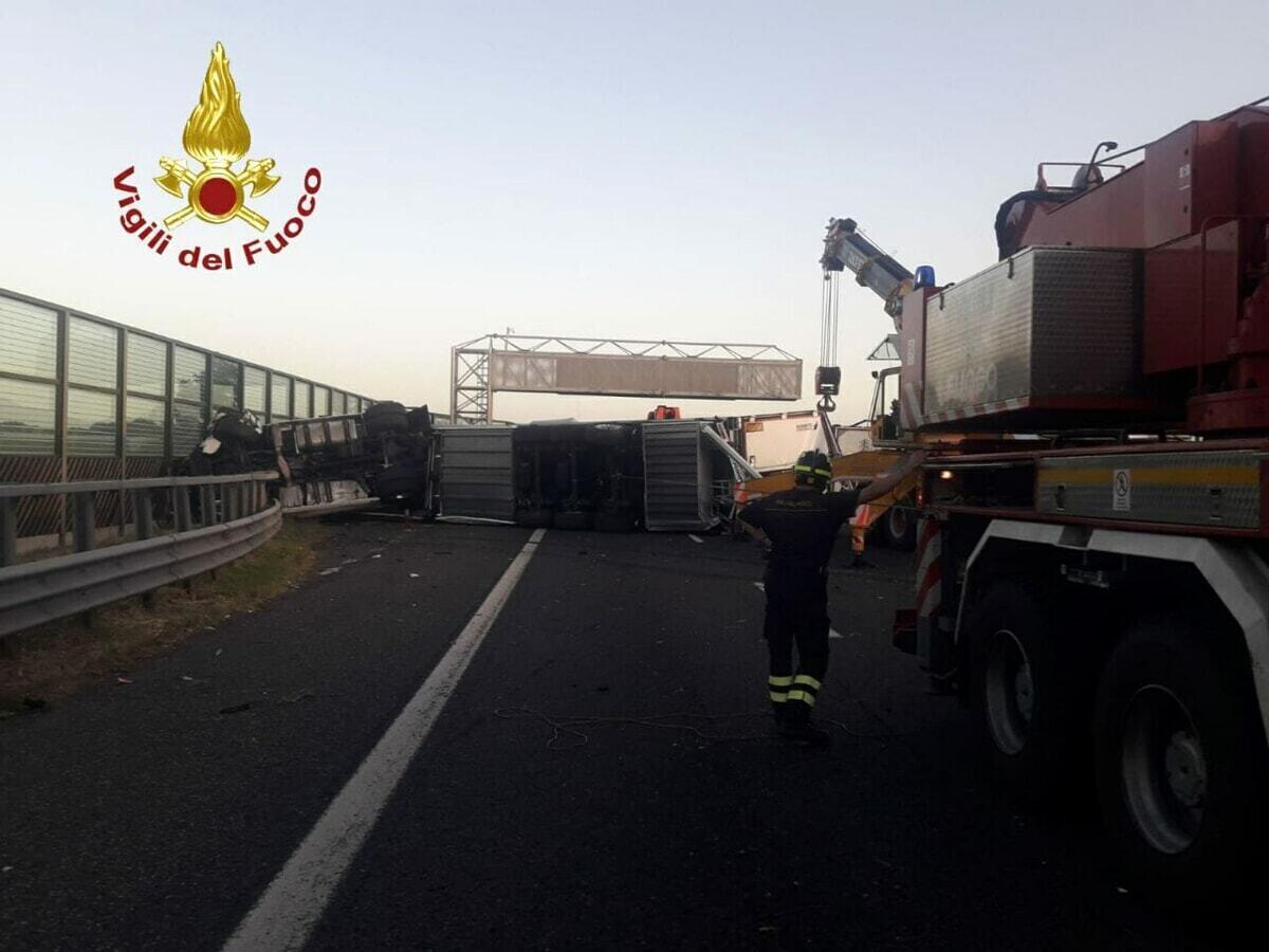 Incidente Mortale Autostrada A1, Il Dramma Del Camion Ribaltato Con ...