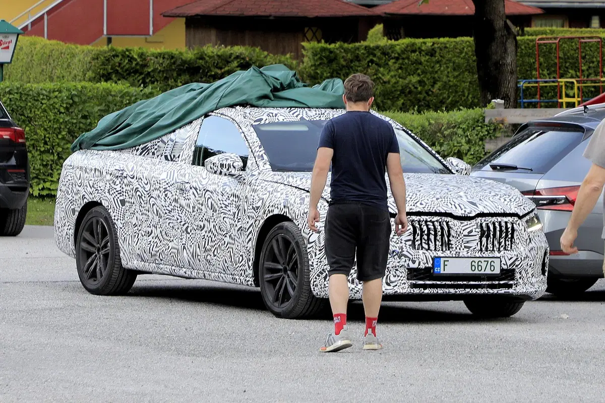 Nuova Skoda Superb, le foto spia (7)
