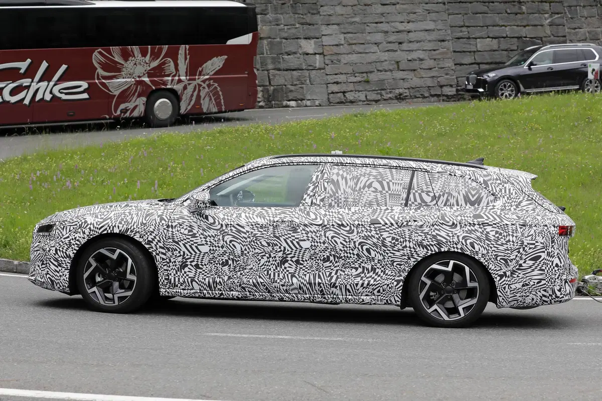 Nuova Skoda Superb, le foto spia (8)