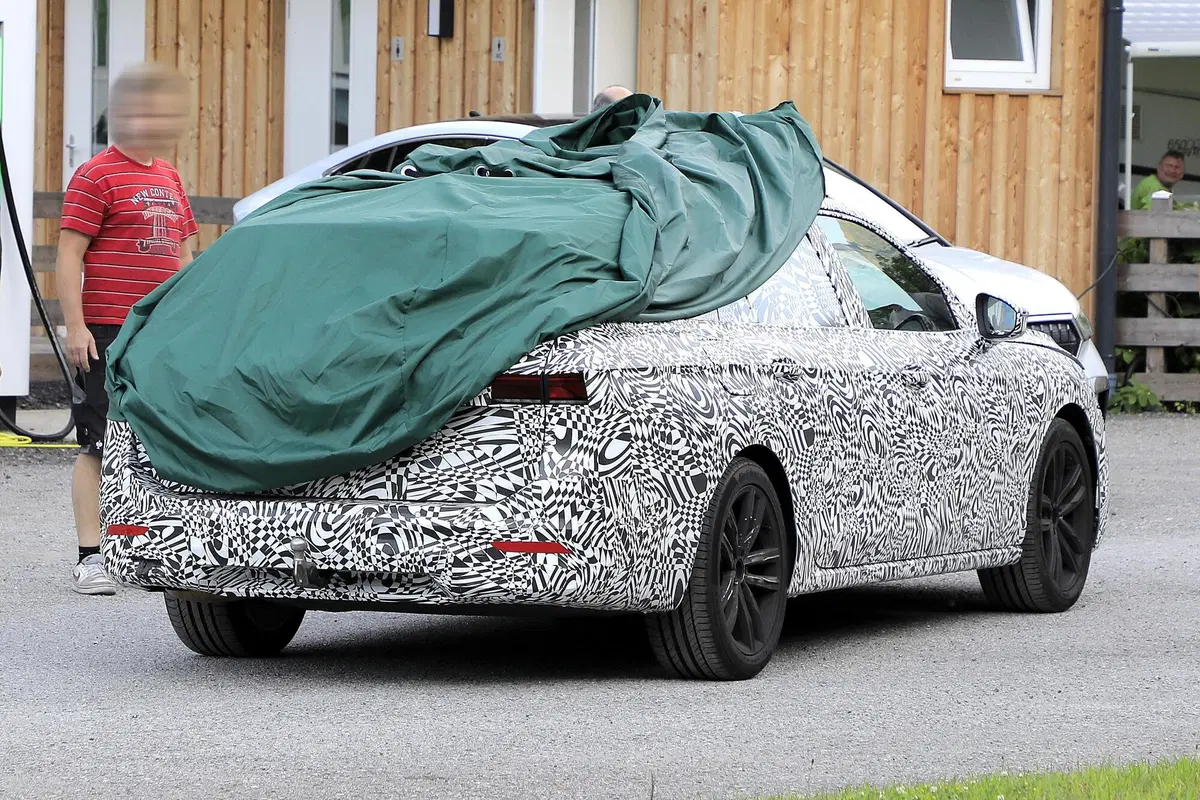 Nuova Skoda Superb, le foto spia (9)