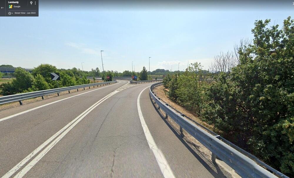 Lo svincolo della A7 di Casei Gerola dove probabilmente il conducente della Volvo ha sbagliato, inserendosi nella corsia di sinistra contromano verso Milano