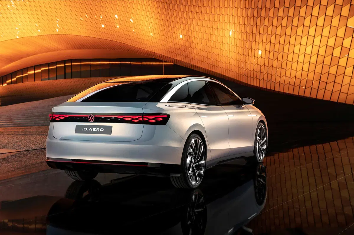 Volkswagen ID. Aero: svelata la prima berlina elettrica (3)