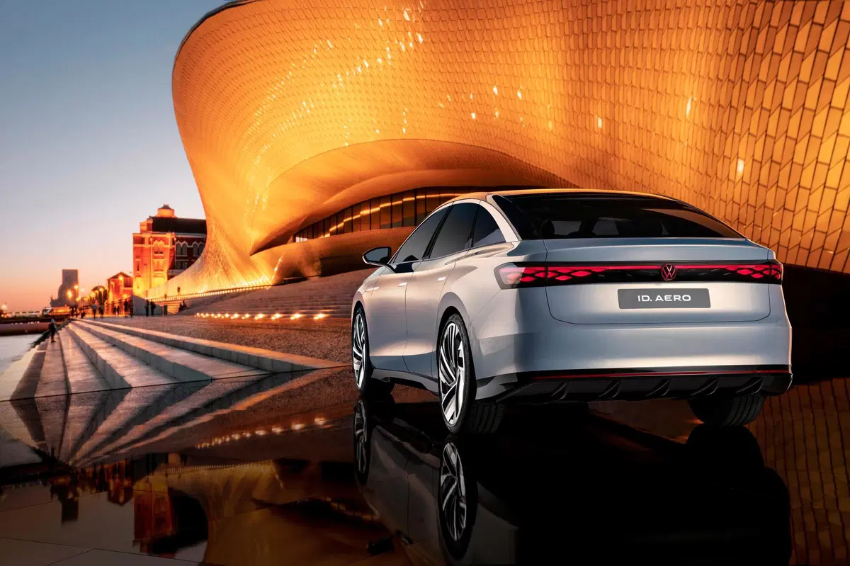 Volkswagen ID. Aero: svelata la prima berlina elettrica (4)