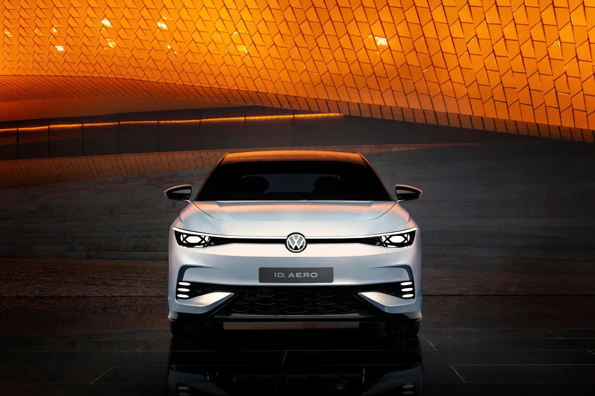 Volkswagen ID. Aero: svelata la prima berlina elettrica (6)