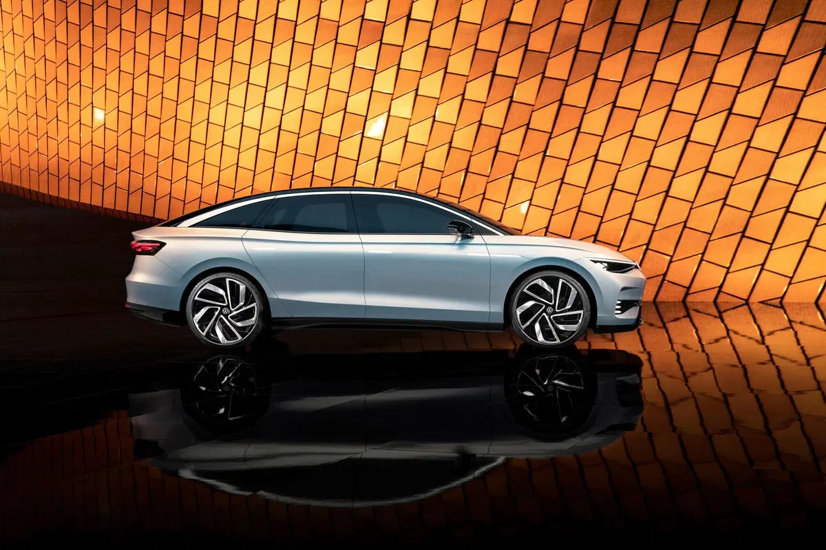 Volkswagen ID. Aero: svelata la prima berlina elettrica (7)