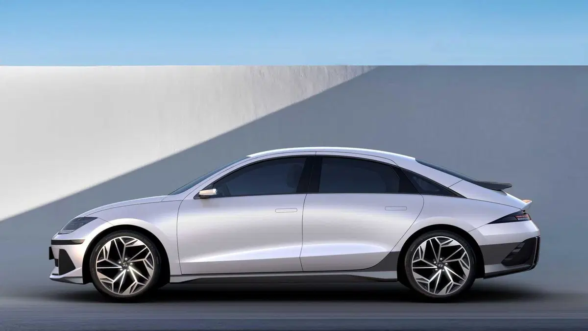 Hyundai Ioniq 6 mostra finalmente le sue forme (3)