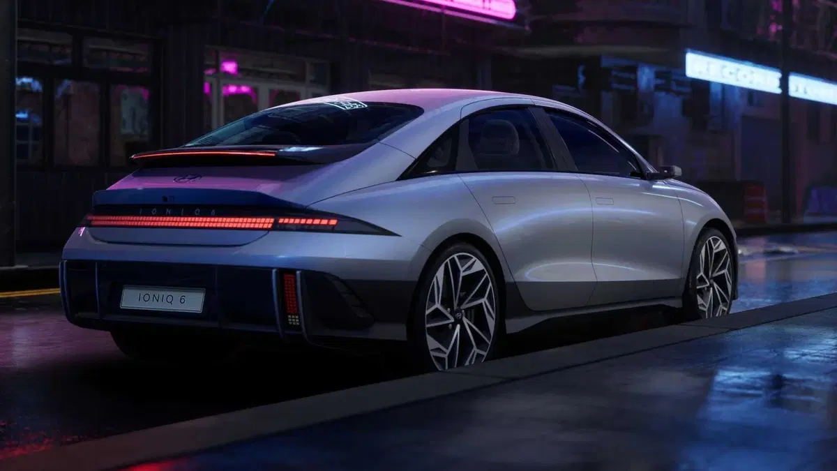 Hyundai Ioniq 6 mostra finalmente le sue forme (7)