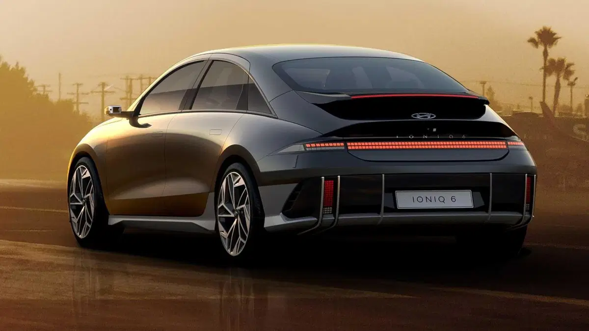 Hyundai Ioniq 6 mostra finalmente le sue forme (6)