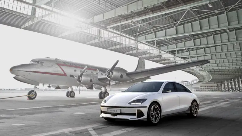 Hyundai Ioniq 6 mostra finalmente le sue forme