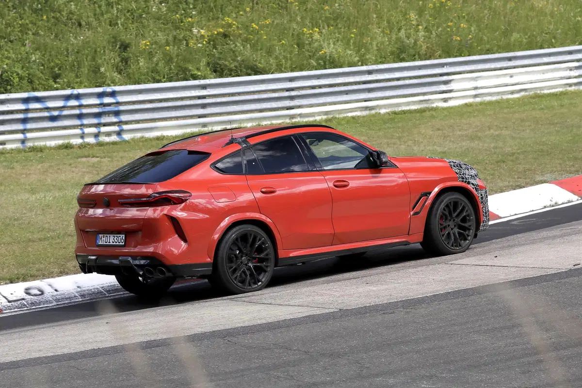 BMW X6 M restyling, le foto spia  (4)