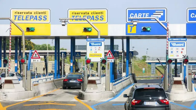 Ci mancava solo l'aumento del pedaggio autostrade: Assoutenti protesta