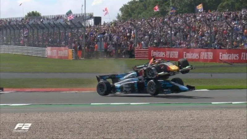 L'Halo salva una vita in Formula 2