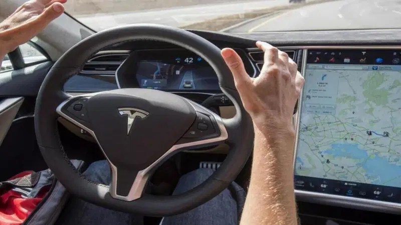 Quando devi aprire brutalmente la portiera, ma &egrave; una Tesla