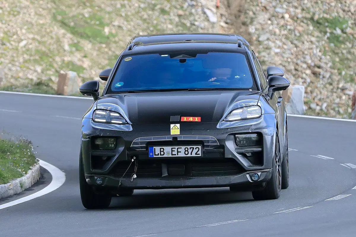 Porsche Macan elettrica, le foto spia  (2)