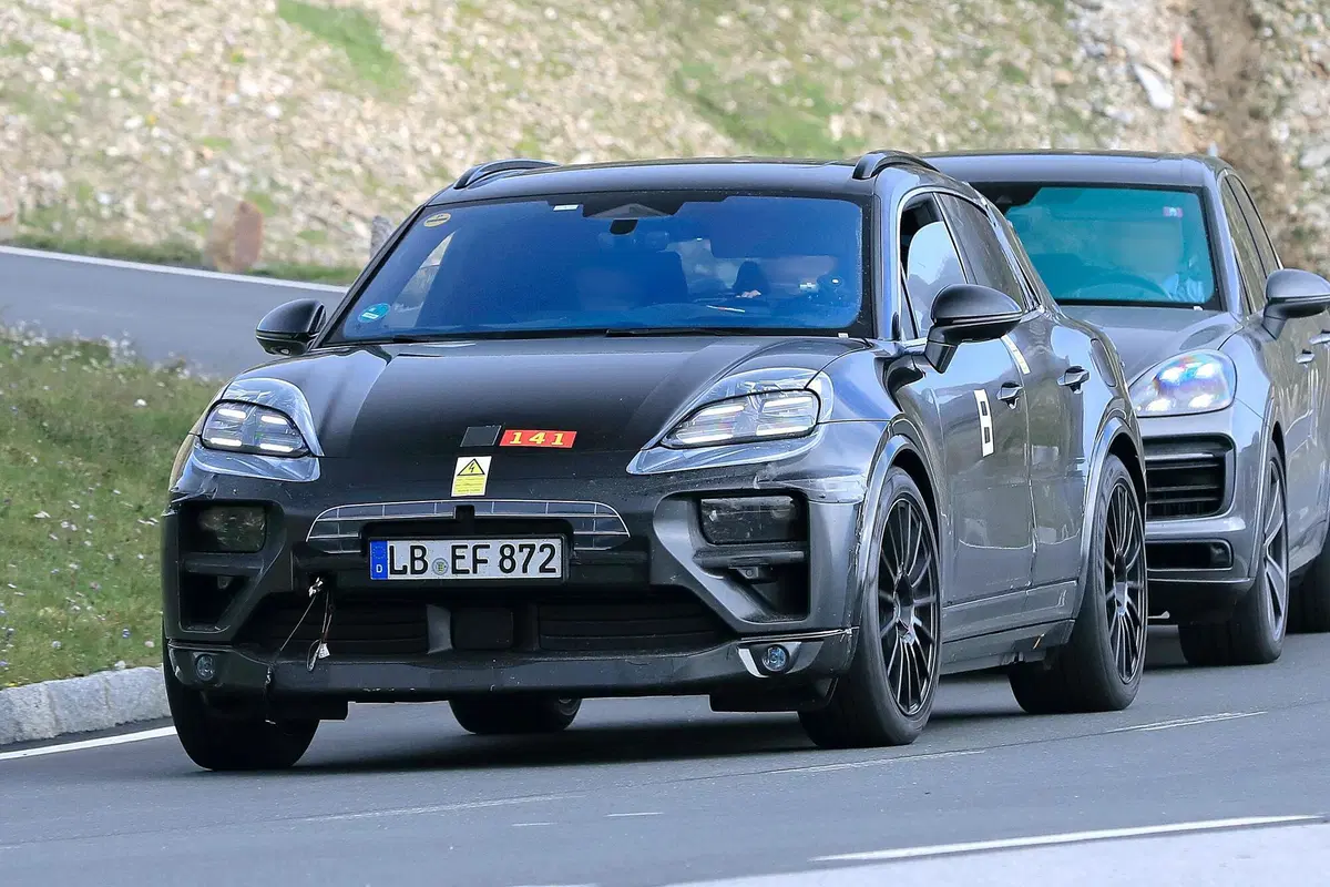 Porsche Macan elettrica, le foto spia  (4)