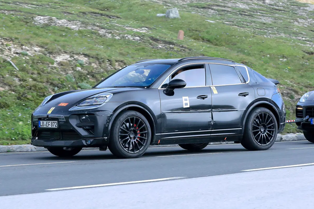 Porsche Macan elettrica, le foto spia  (5)
