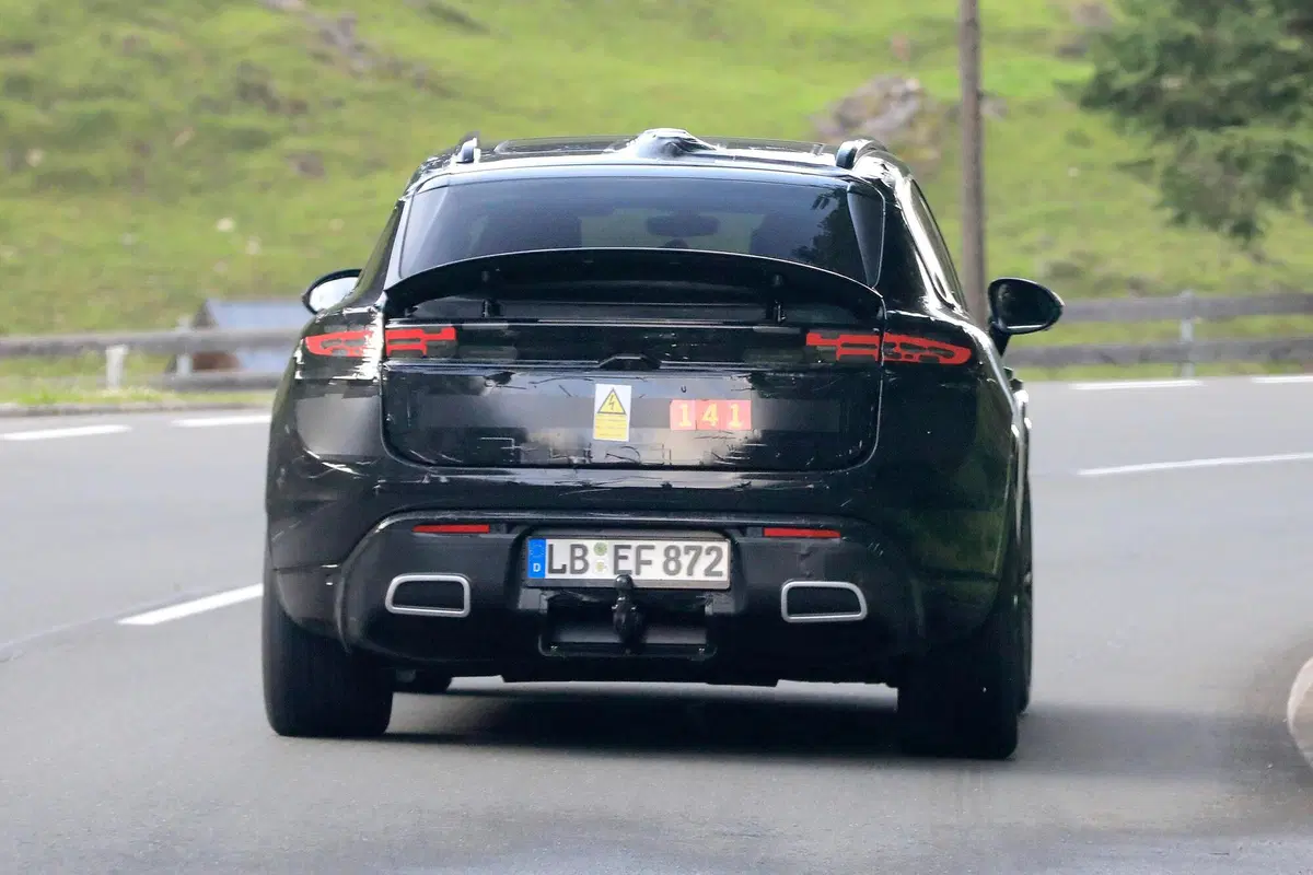 Porsche Macan elettrica, le foto spia  (12)