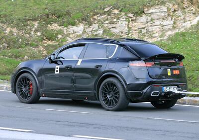 Porsche Macan elettrica, le foto spia 