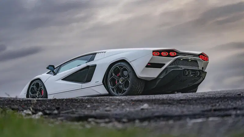 Lamborghini Countach LPI 800-4 "bruciata" in in un attimo: tutte gi&agrave; vendute [VIDEO]