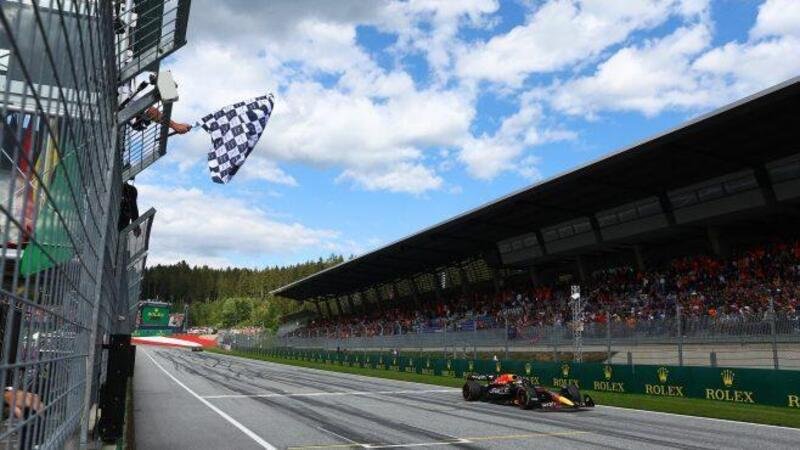 F1, GP Austria 2022: Verstappen prende il largo approfittando del regolamento di conti in Ferrari