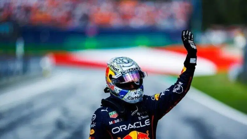 Formula 1, Verstappen: "Le Ferrari hanno lottato tra di loro, ed io ho allungato"