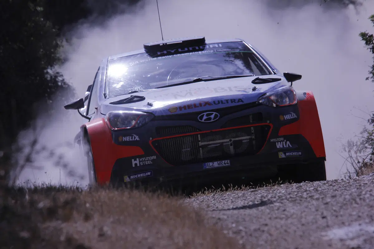 WRC Sardegna 2016: “in pista” con Neuville e la Hyundai i20  (3)