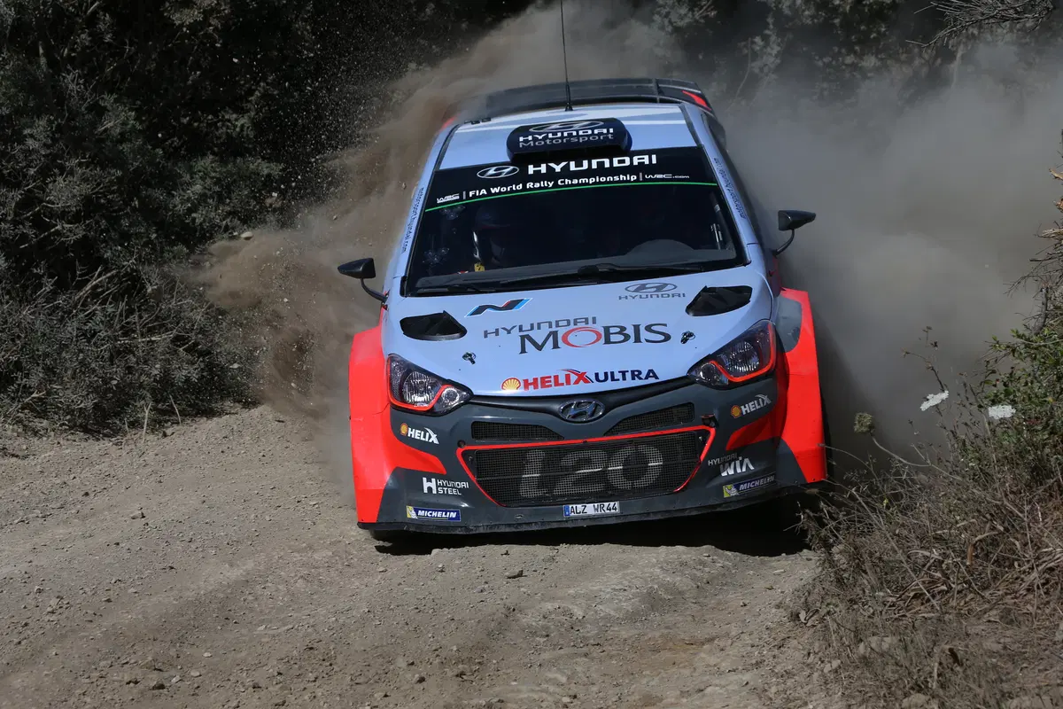 WRC Sardegna 2016: “in pista” con Neuville e la Hyundai i20  (4)