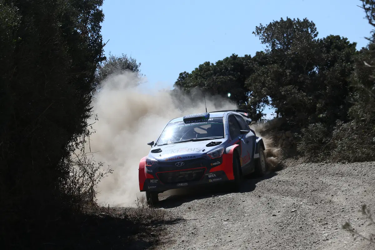 WRC Sardegna 2016: “in pista” con Neuville e la Hyundai i20  (6)