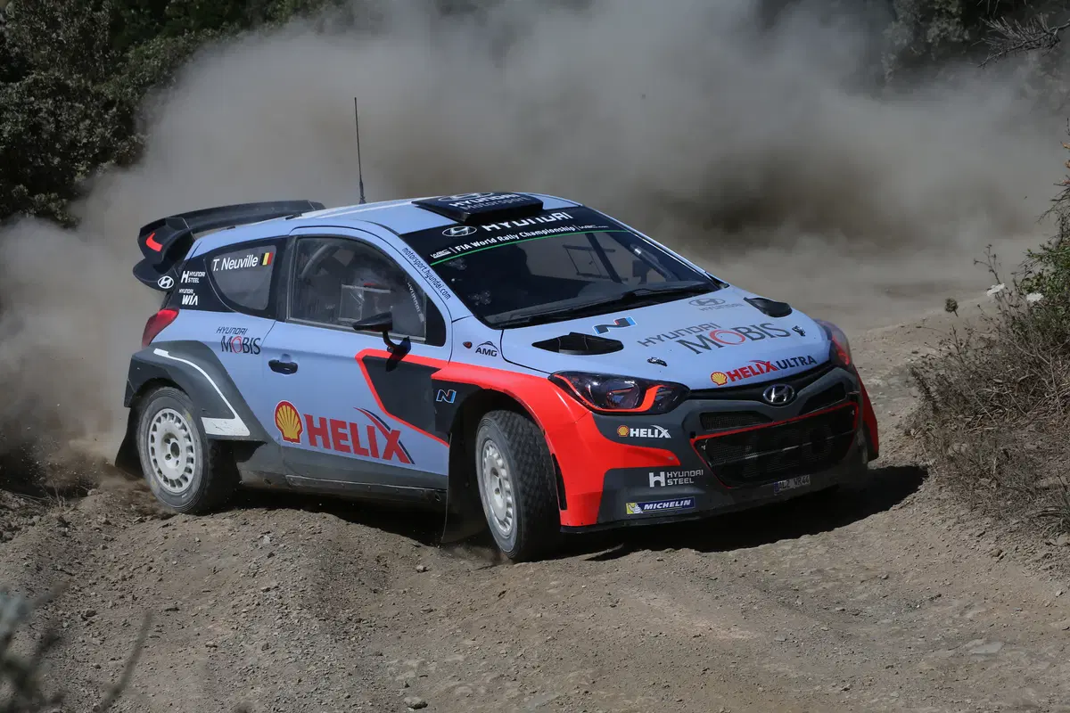 WRC Sardegna 2016: “in pista” con Neuville e la Hyundai i20  (10)