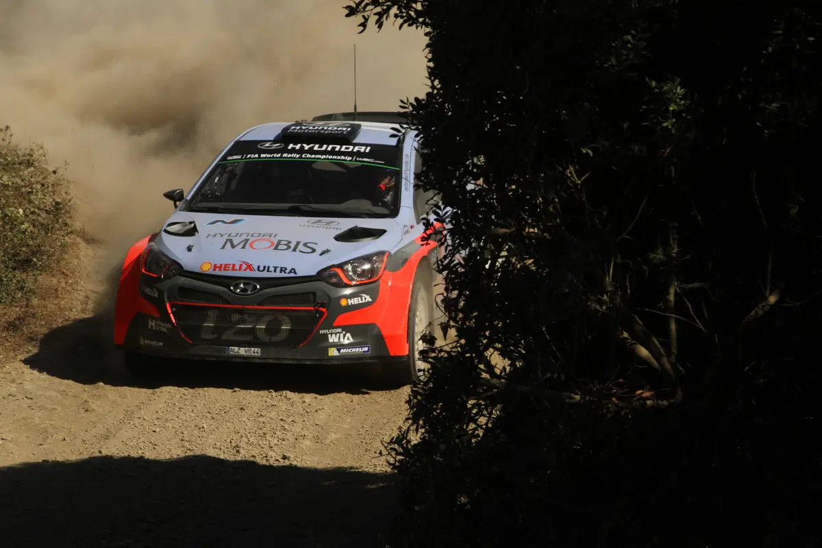 WRC Sardegna 2016: “in pista” con Neuville e la Hyundai i20  (8)