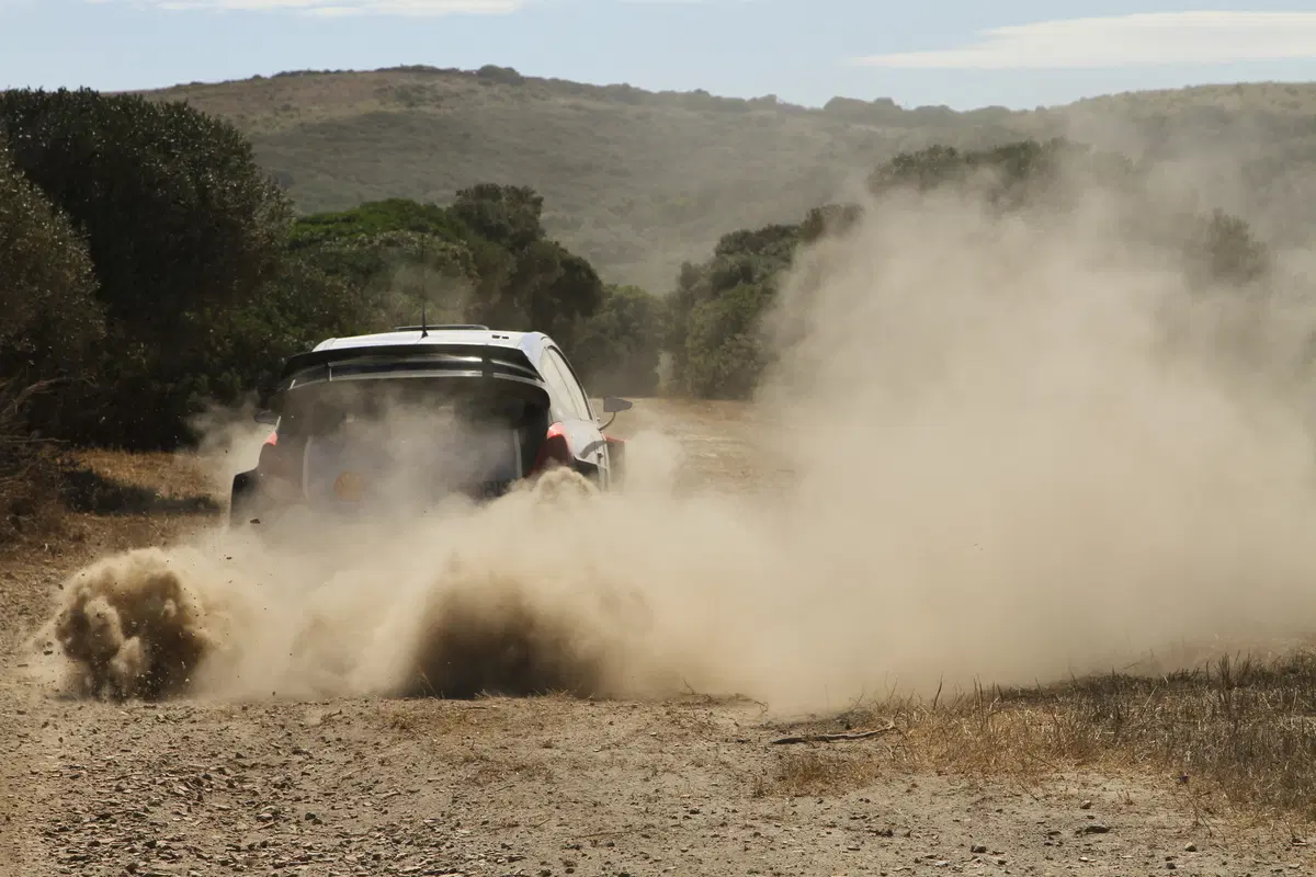 WRC Sardegna 2016: “in pista” con Neuville e la Hyundai i20  (11)