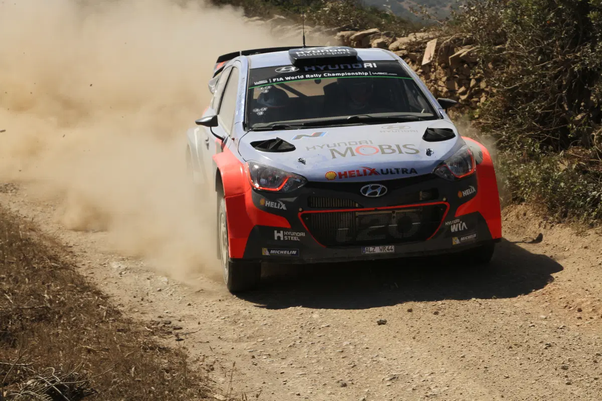 WRC Sardegna 2016: “in pista” con Neuville e la Hyundai i20  (12)