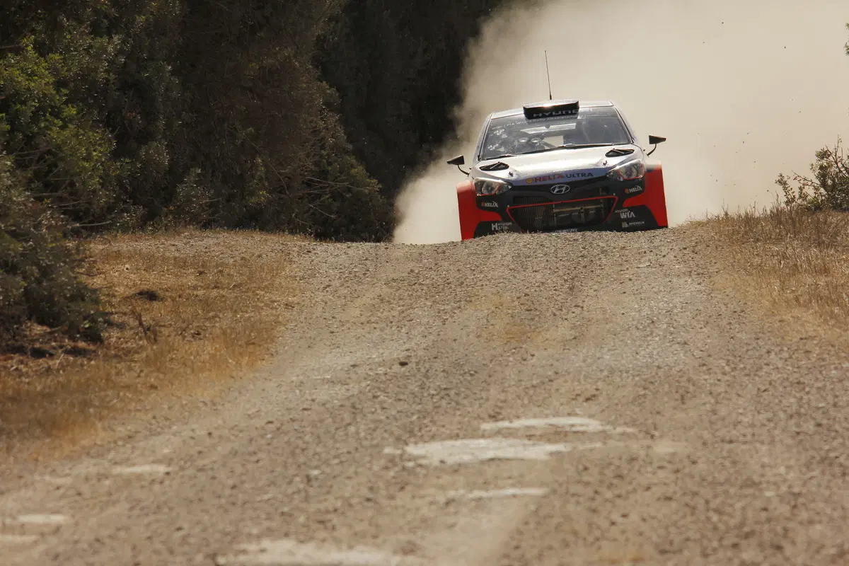 WRC Sardegna 2016: “in pista” con Neuville e la Hyundai i20  (15)