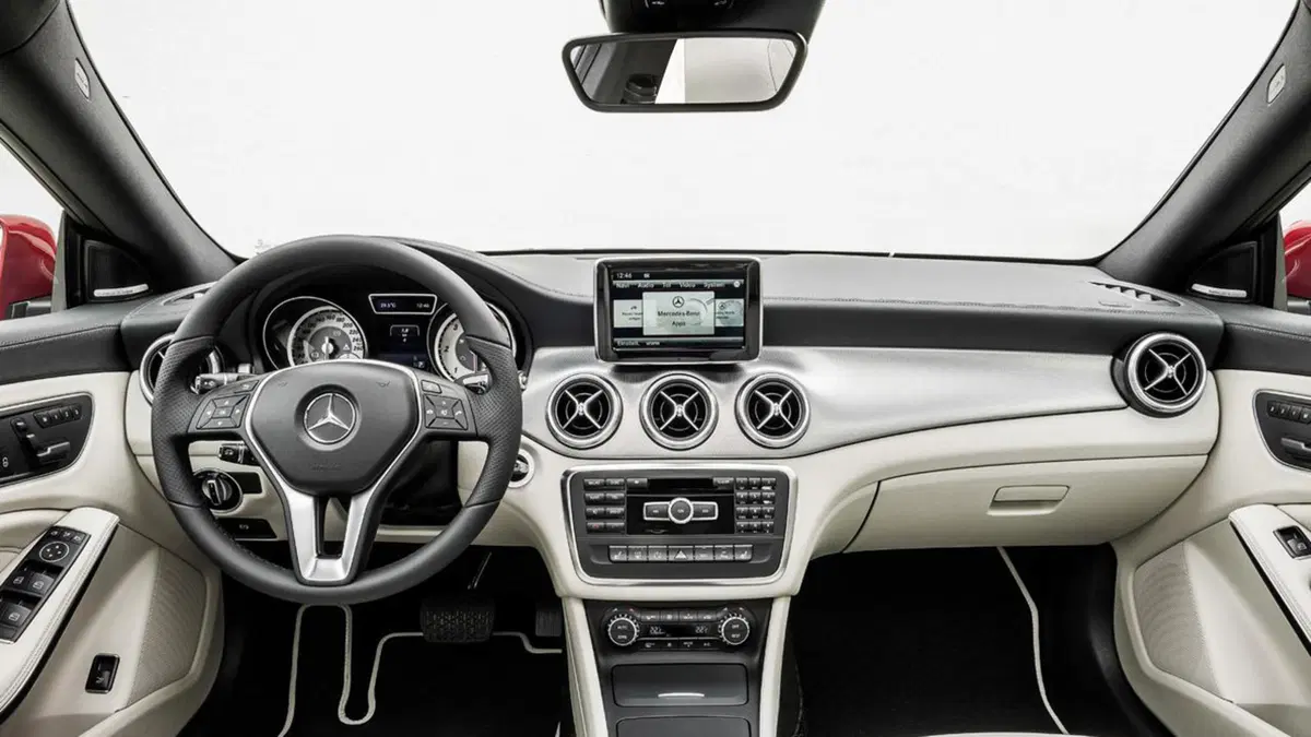Mercedes-Benz CLA 180 Premium (10)