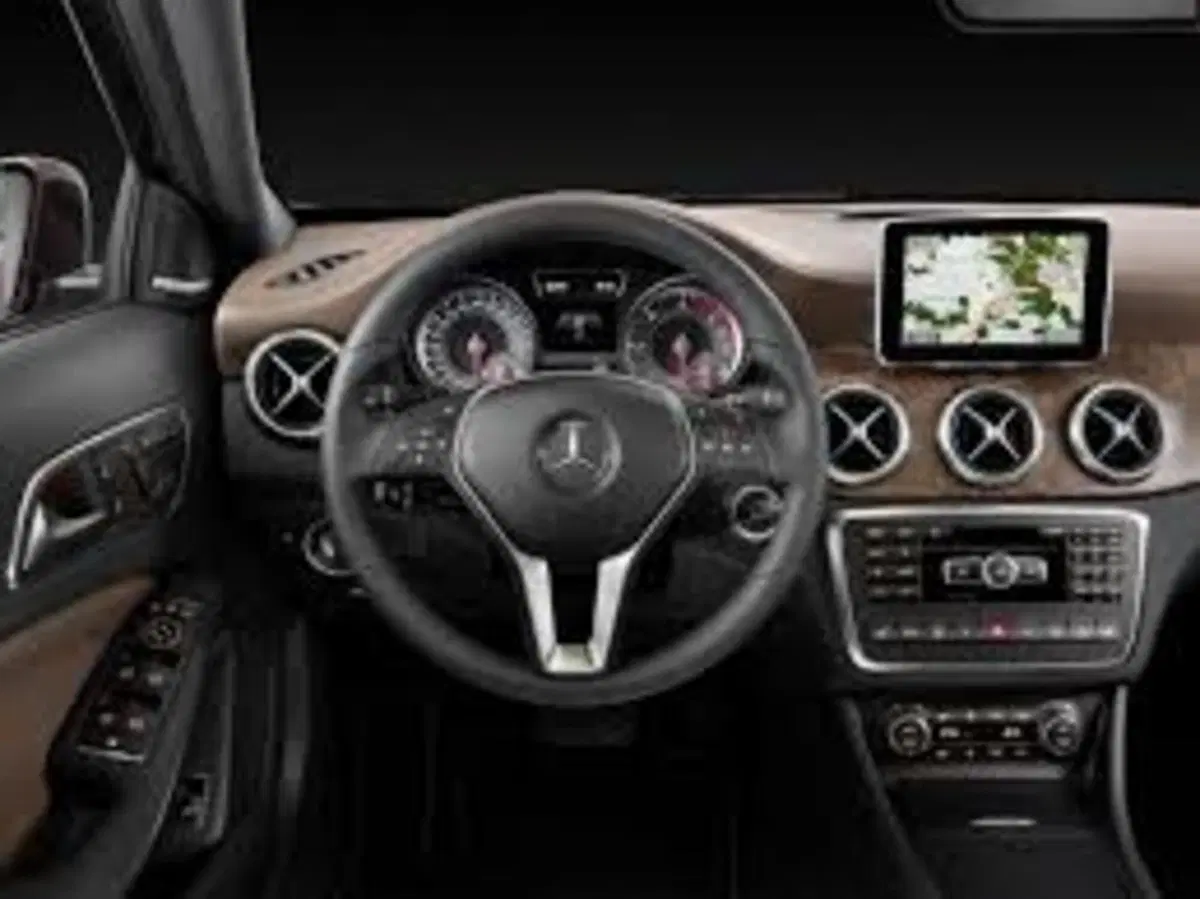 Mercedes-Benz GLA SUV 200 d Automatic 4Matic Premium (11)