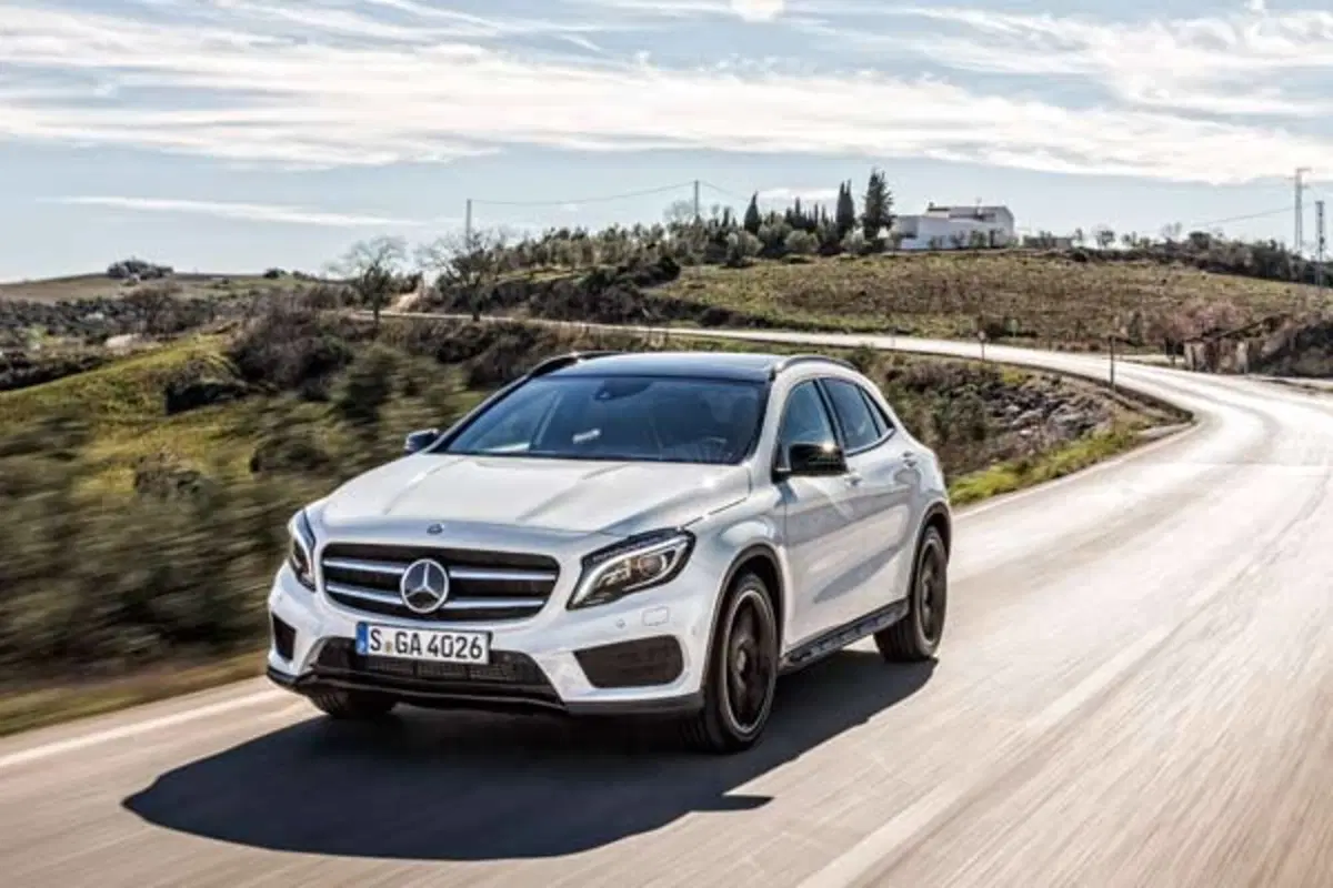 Mercedes-Benz GLA SUV 200 d Automatic 4Matic Premium (9)