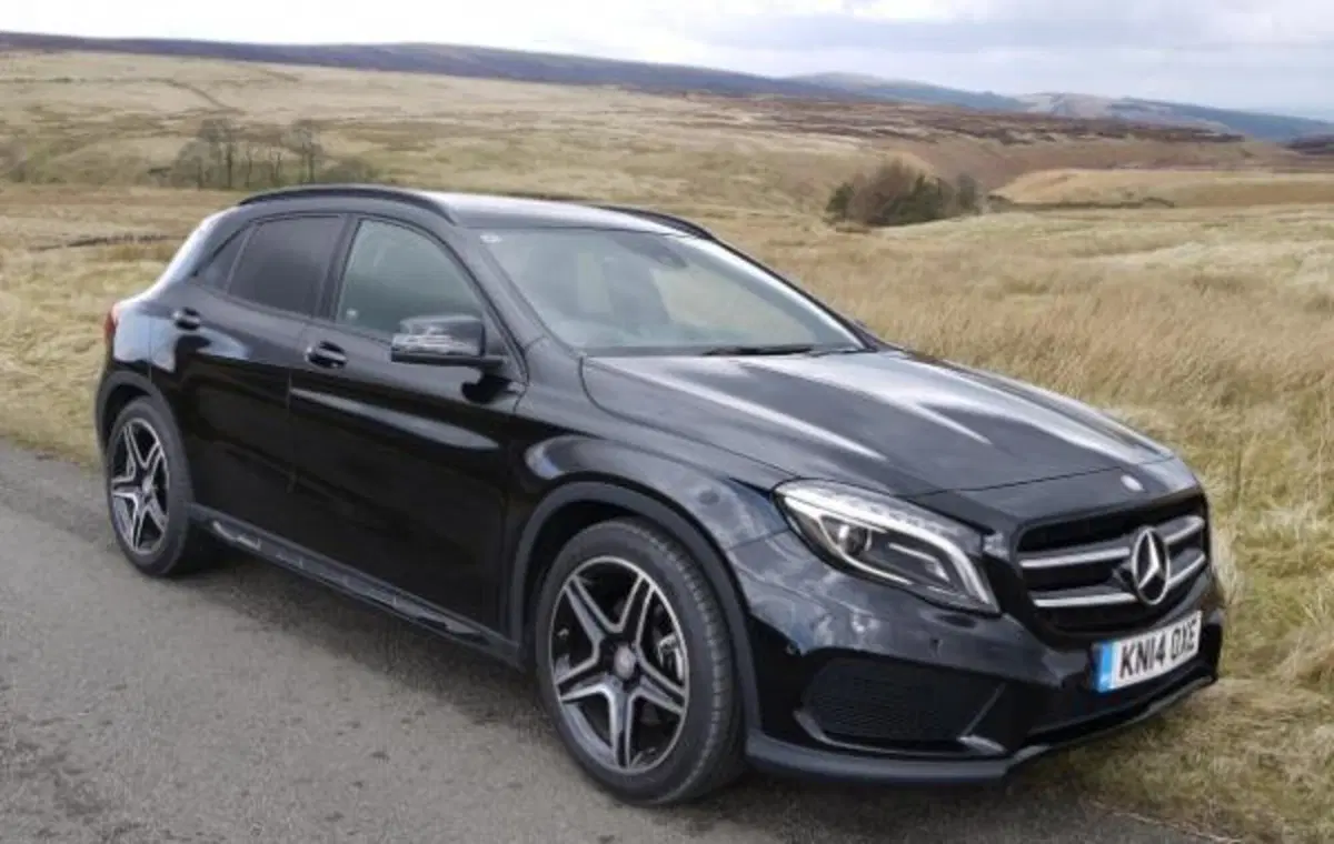 Mercedes-Benz GLA SUV 200 d Automatic 4Matic Premium (8)