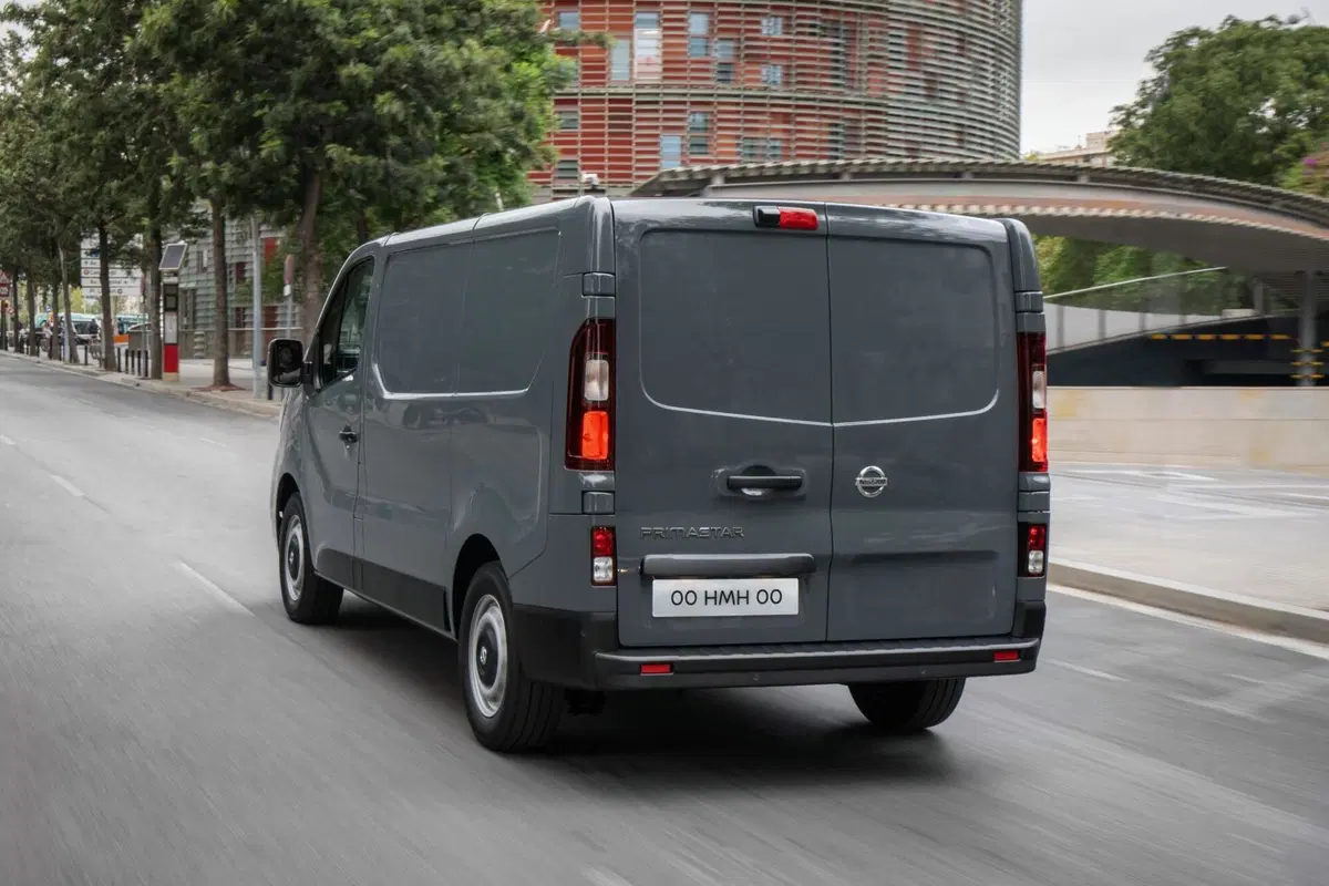 Nissan Primastar Furgone 29 2.0 dCi 150CV PL-TN Furgone Acenta Work (7)