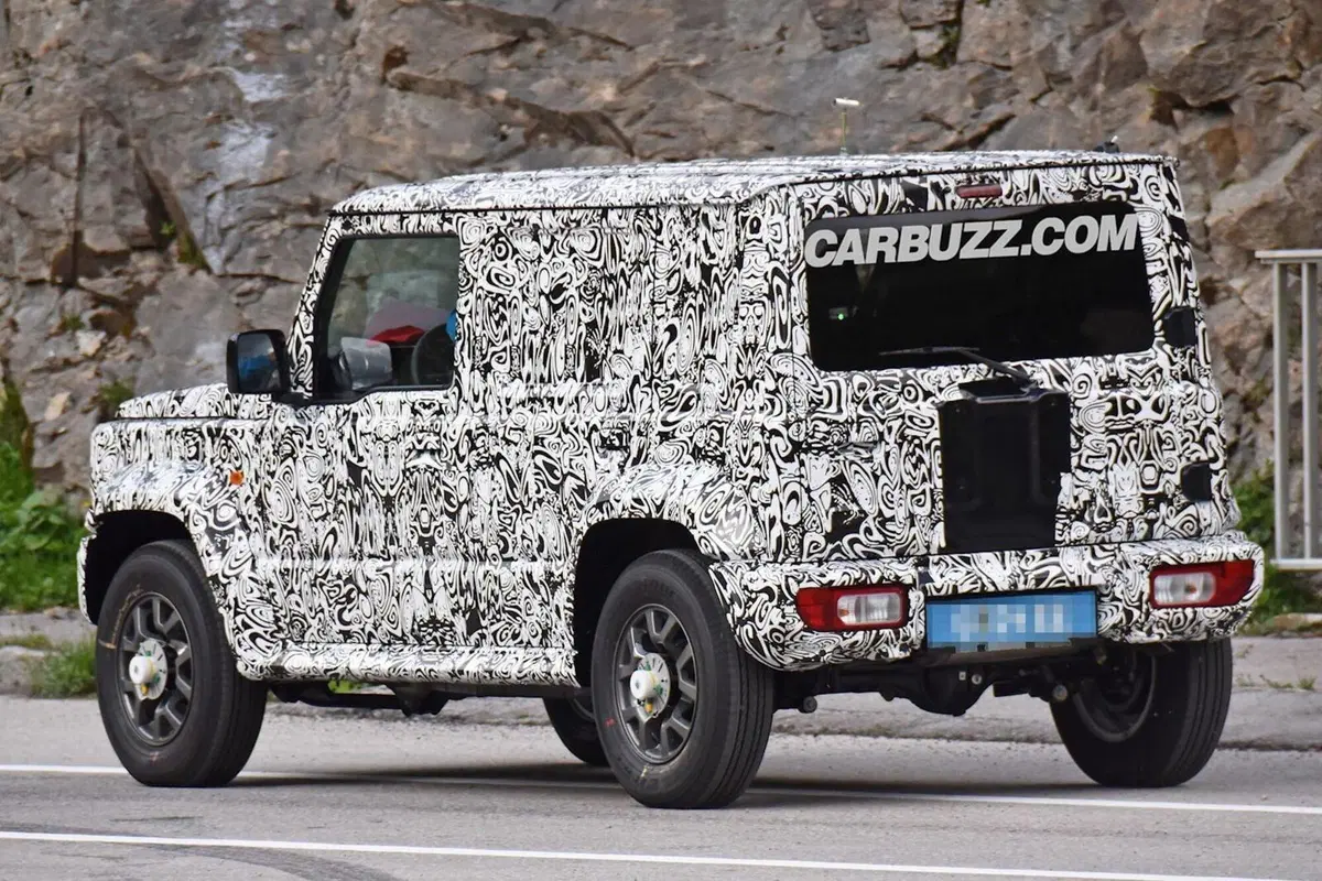 Nuova Suzuki Jimny, arriva la 'passo lungo' a 5 porte (5)