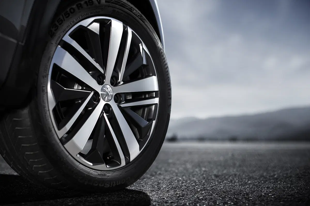 Peugeot 3008 GT: il SUV si fa "sportivo" (9)
