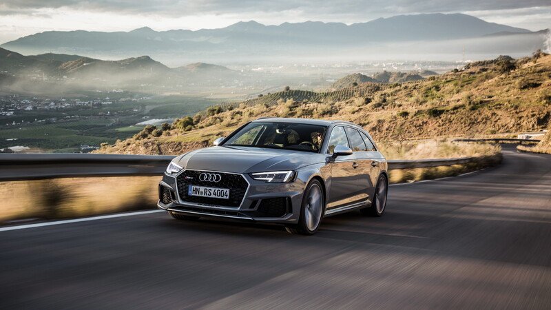 La nuova Audi RS4 Avant potrebbe essere ibrida