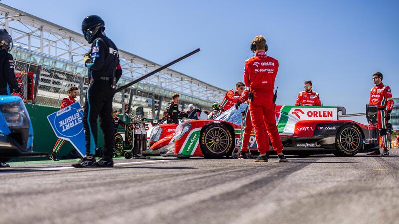 Un prototipo LMP2 durante la grid walk a Monza