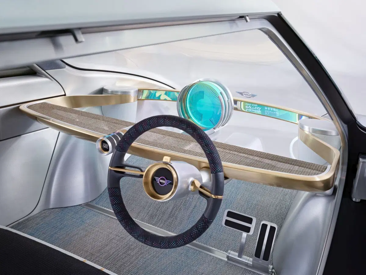 Mini e Rolls-Royce tra 100 anni: Vision Next 100 (3)