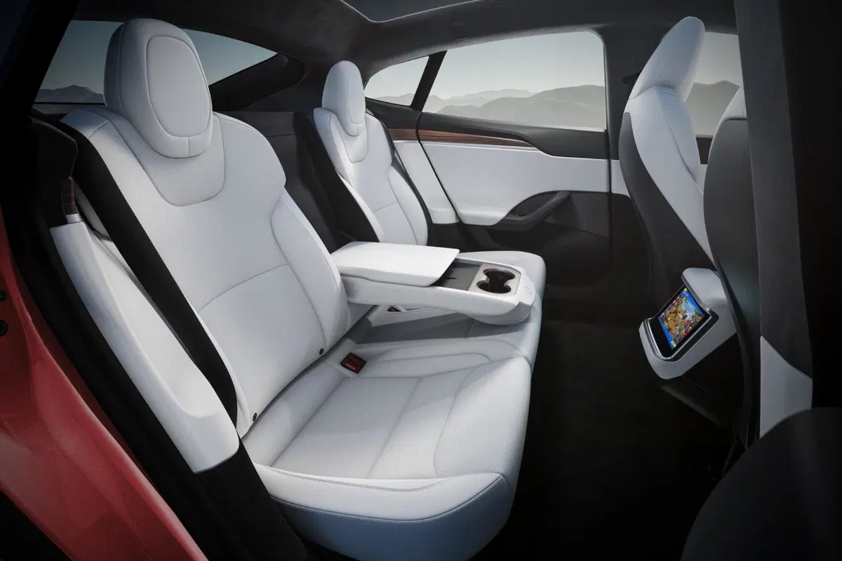 Tesla Model S (10)
