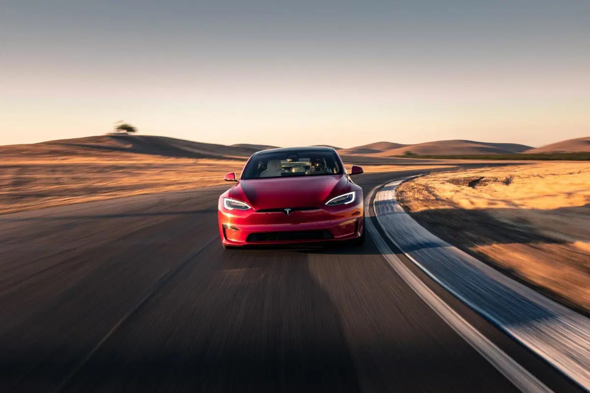 Tesla Model S (3)